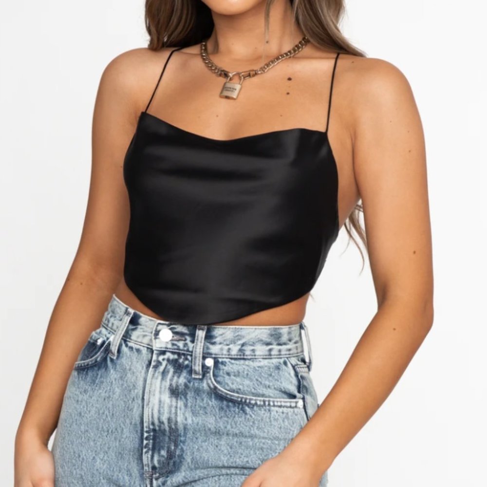 NWT white fox runway feature crop